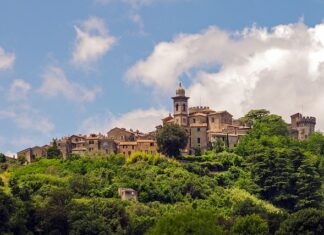 Czym różni się audit od audytu?