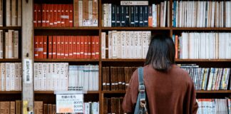 Dlaczego coraz więcej osób uczy się w bezpłatnych szkołach policealnych